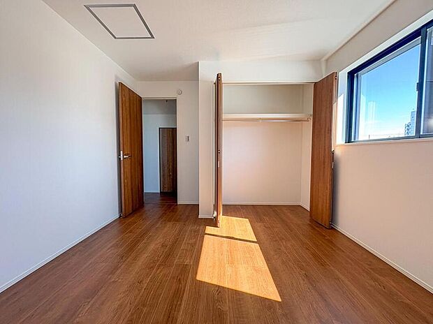 住まう方でカスタマイズしていただけるシンプルなデザインの内装。ご自身で素敵な空間を創り上げられます。