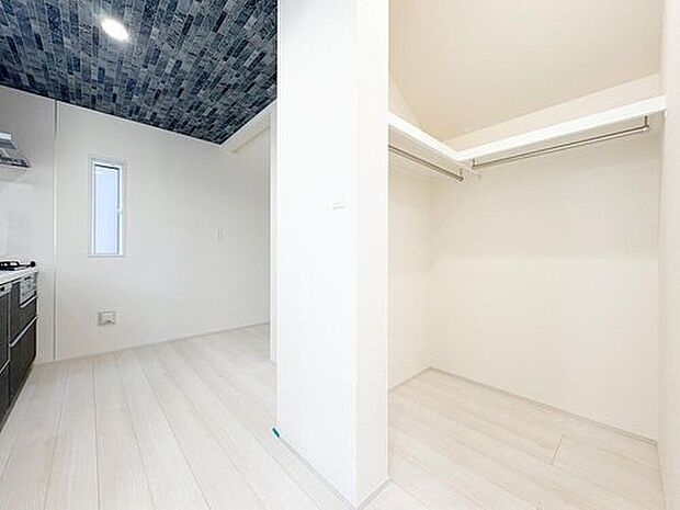 キッチン収納が備え付けてあります。収容量も多いので是非ご活用ください。