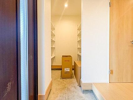 土間収納つき玄関 