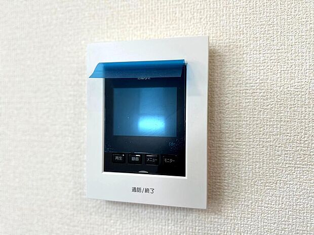 【TVモニター付きインターホン】来訪者の確認・防犯対策・宅配便の対応もスムーズに。日々の暮らしの安心と便利を両立する、今や欠かせない必須設備です。