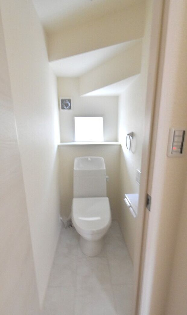 【トイレ】1階、2階ともに洗浄便座付きトイレ