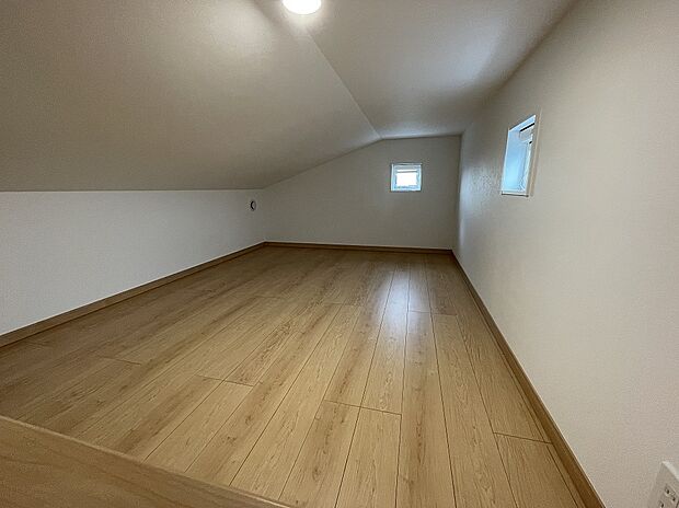 【屋根裏収納】小屋裏収納があり日用品のストックや季節のものの収納もスッキリ！