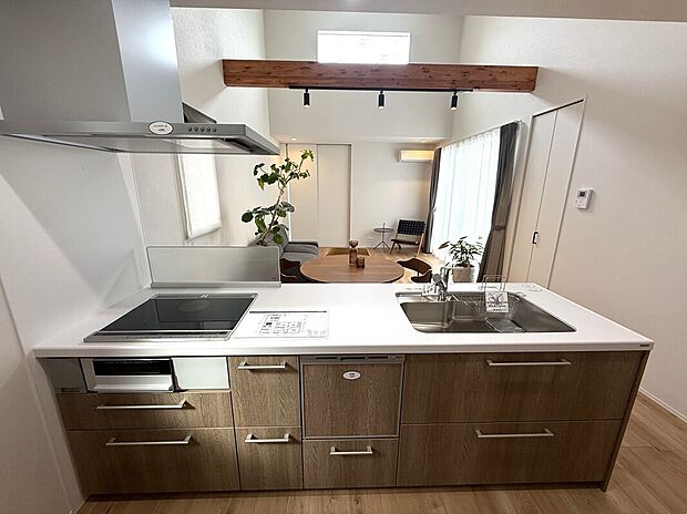 【キッチン】リビングが見渡せるカウンターキッチン