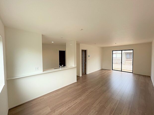 【リビング】同社施工例写真　色・仕様は変更になる場合がございます。