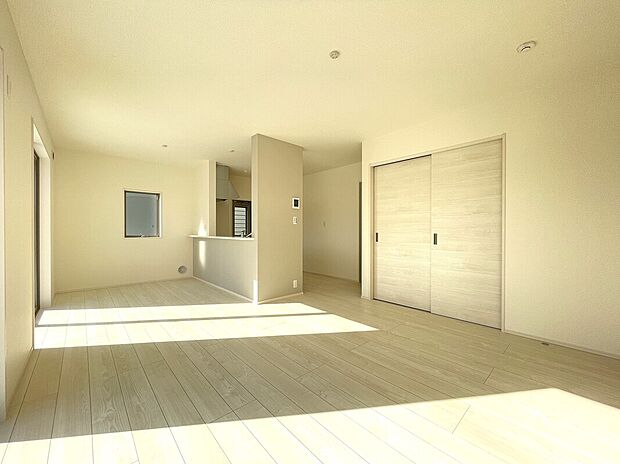 【リビング】同社施工例写真　色・仕様は変更となる場合がございます。