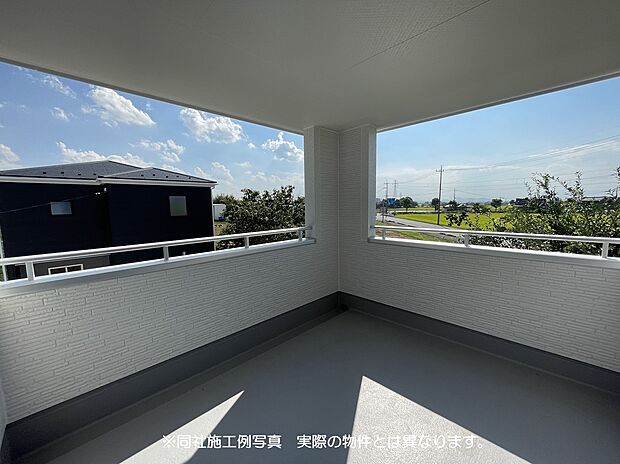 【インナーバルコニー】お天気の急変も安心なインナーバルコニー♪同社施工例写真 色・仕様は実際の物件とは異なります。