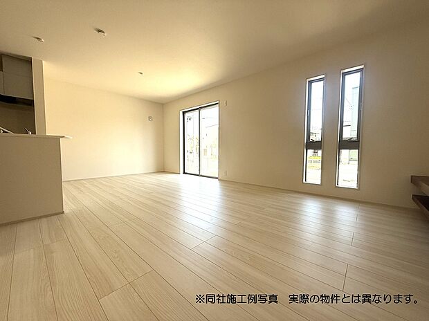 【リビング】同社施工例写真※実際の色・仕様とは異なります。