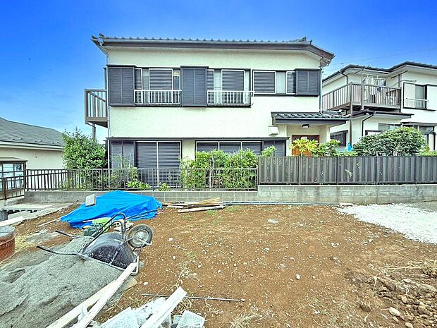 光と風が行わたる開放感あふれる邸宅　春には気持ちの良いそよ風、冬には朝の暖かな光　季節の移り変わりを感じる暮らしを実現