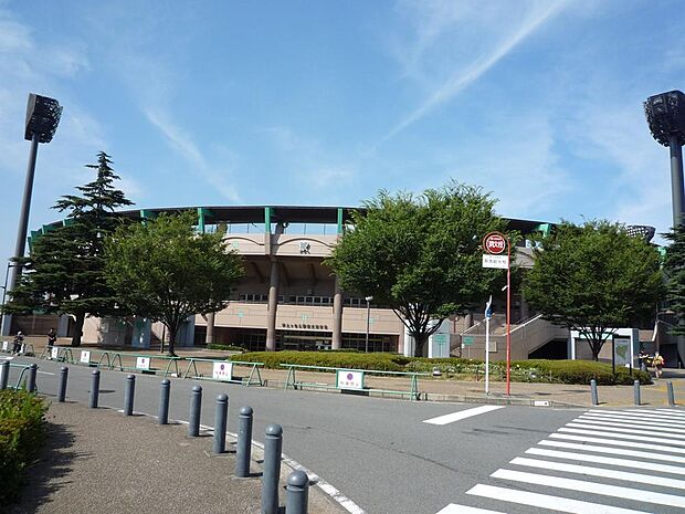 保土ヶ谷公園（約1,200m・徒歩15分）