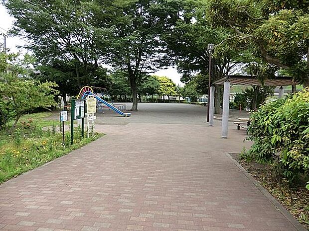 小雀公園(約1,300m)