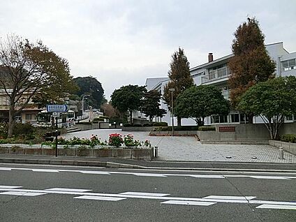 横浜市立本牧中学校 1300m(17分)