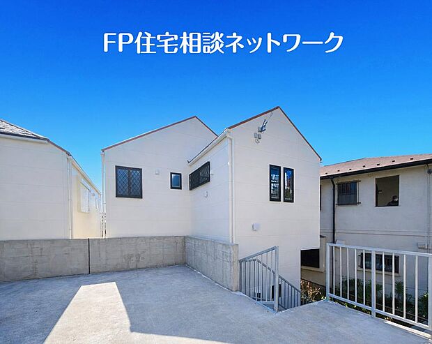 四季を通じて自然と触れ合えるスポットが周辺には盛りだくさん!お散歩やジョギング、週末のご家族での遊びに最適です。目の前に広がる開放感とゆとり、暮らしの夢を育む理想の住まいがここにはあります。