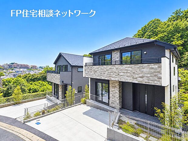 四季を通じて自然と触れ合えるスポットが周辺には盛りだくさん!お散歩やジョギング、週末のご家族での遊びに最適です。目の前に広がる開放感とゆとり、暮らしの夢を育む理想の住まいがここにはあります。