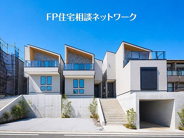 開放感のある現地で、前面道路よりも少し高くなっておりますので、プライベート感も保たれます!高くなっている分、日当りや風通しも良く快適な生活が待っています!