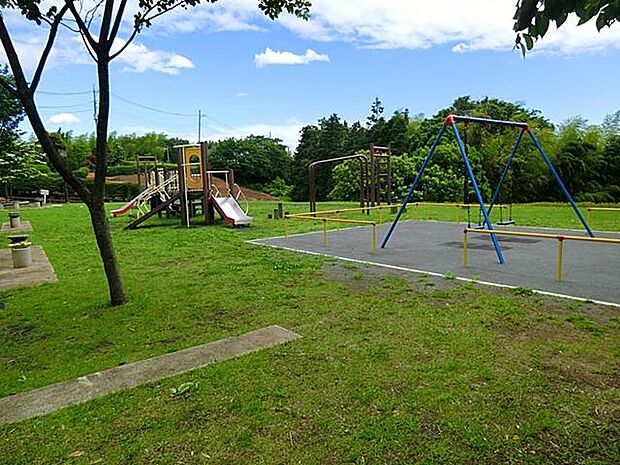 池辺町八所谷戸公園(約450m)