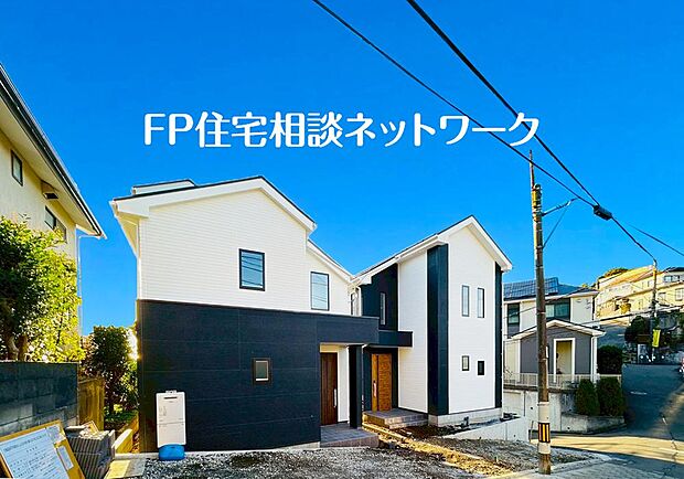 落ち着きある住宅街、一種低層住居専用地域内に位置しています。日当りを大きく遮られることもありません。