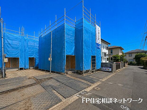 第一種低層住居専用地域の良好な住環境が保たれたエリア。低層の一戸建てを中心とした街並みが整然と続き、周辺は高い建物が建っていないので、採光や開放性に恵まれています。