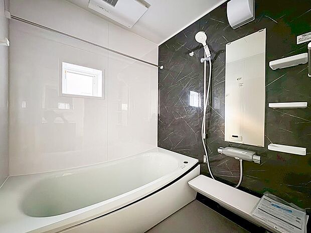 【トイレ】洗浄機能付き便座を標準装備。便座保温機能もあるので寒い季節も安心。