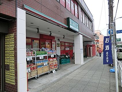 まいばすけっとスーパーマーケット本牧二丁目店 900m
