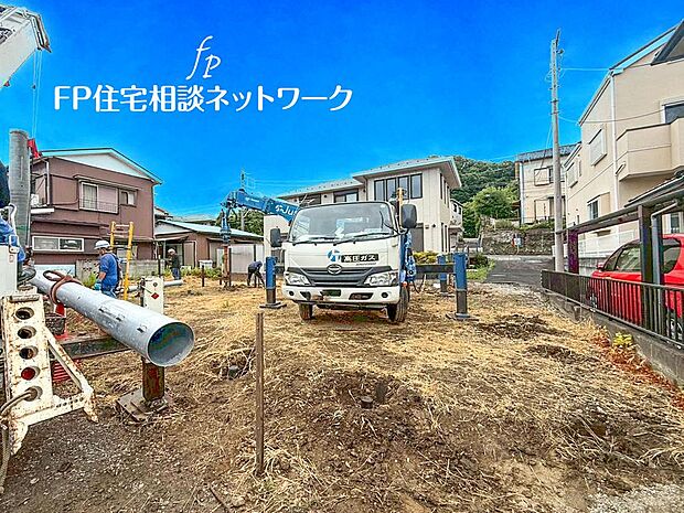 ◇外観◇ 深く豊かな緑と爽快な青い空を感じるまさに横浜に暮らす心地よさを存分に堪能いただける邸宅です。グレードの高い設備仕様が標準装備のデザイン住宅で快適で便利な生活をお送り頂けます。