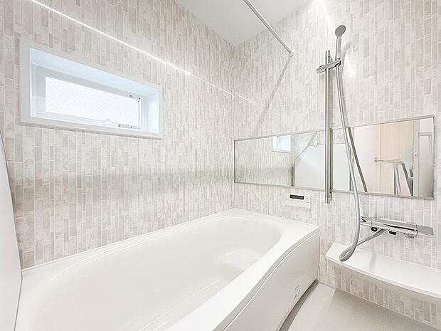 【その他画像】≪売主施工例≫ 売主にて建築施工時の例のため、お客様が建築される際の建物とは、外壁、屋根開口部等の形状・仕様が異なります。