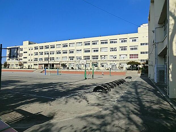 横浜市立下永谷小学校(約220m)