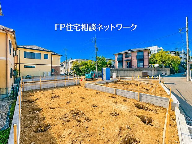 【現地外観写真】駅近でありながら周辺は住宅地となっており子育て家族にもピッタリ。毎日のお買い物も便利なエリアで暮らしやすさを実現するための住環境が整っています。