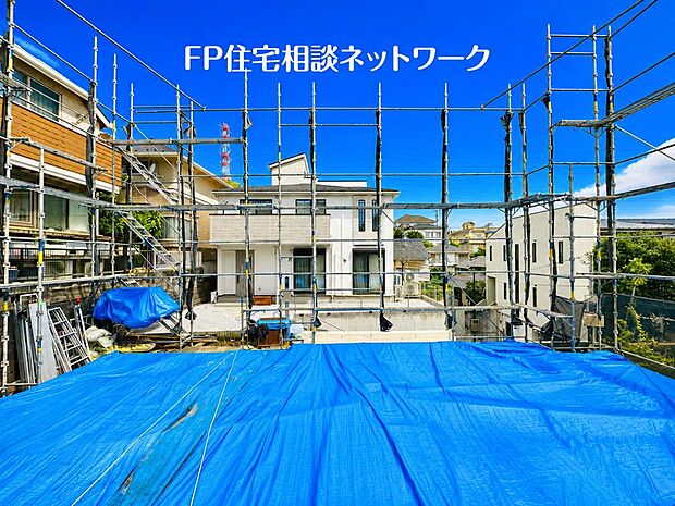 【現地外観写真】四季を通じて自然と触れ合えるスポットが周辺には盛りだくさん!お散歩やジョギング、週末のご家族での遊びに最適です。目の前に広がる開放感とゆとり、暮らしの夢を育む理想の住まいがここにはあります。