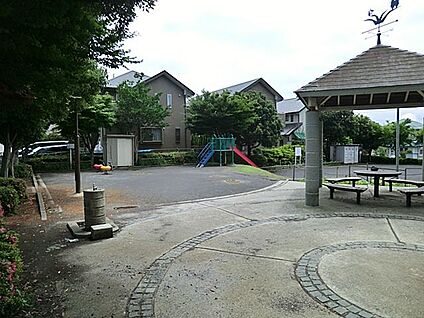 仲町台ひぐらし公園 850m