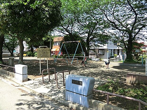左右手公園(約300m・徒歩4分)