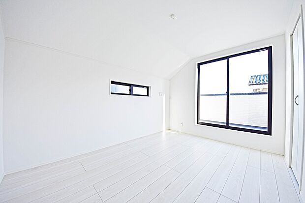 一人ひとりの大切なプライベート空間。ゆとりある広さで、一人の時間をゆったりと過ごせる安らぐお部屋になるはずです。（３号棟）