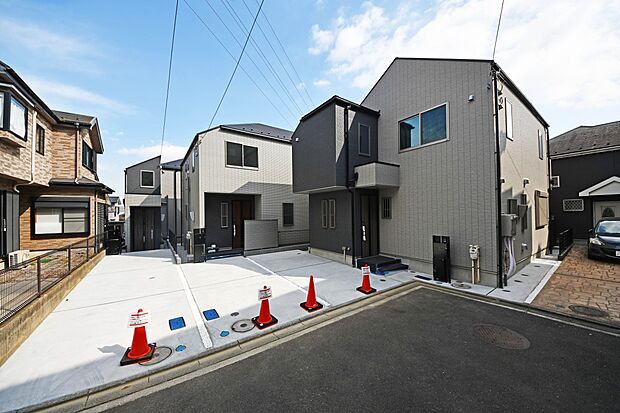 物件の陽当りや通風・仕様設備やお部屋の大きさの比較、近隣・周辺環境や街並みなど、資料には掲載していない情報が現地にはたくさんあります。 是非現地をご確認ください♪