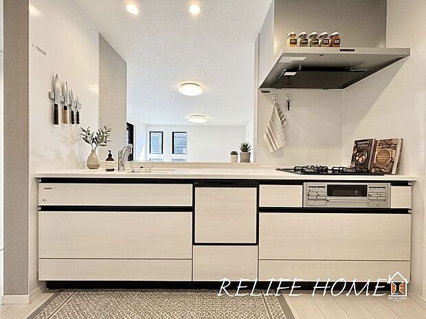■System kitchen■  ※本画像はAIがCGで家具作成しており、実際の現地に家具は設置されておりません。また、販売価格に家具等は含まれておりません。（B号棟）