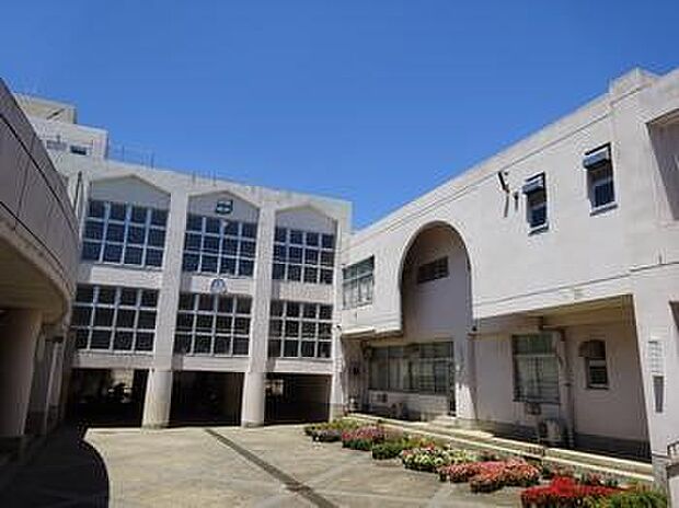 横浜市立高田中学校（約690m・徒歩9分）