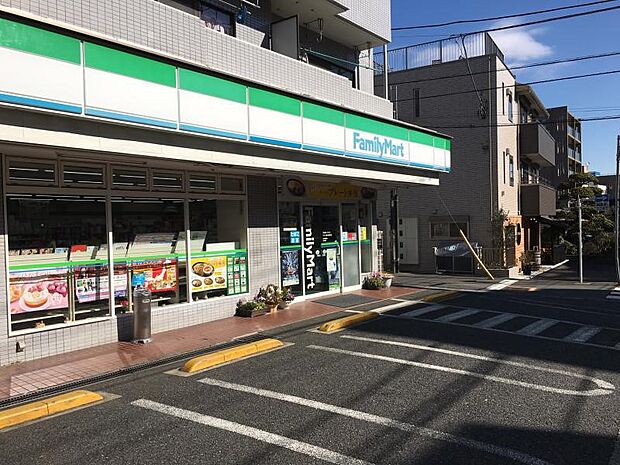 ファミリーマート横浜長津田町店（約750m・徒歩10分）