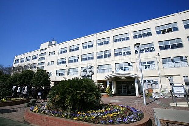 横浜市立山内中学校（約1,320m・徒歩17分）
