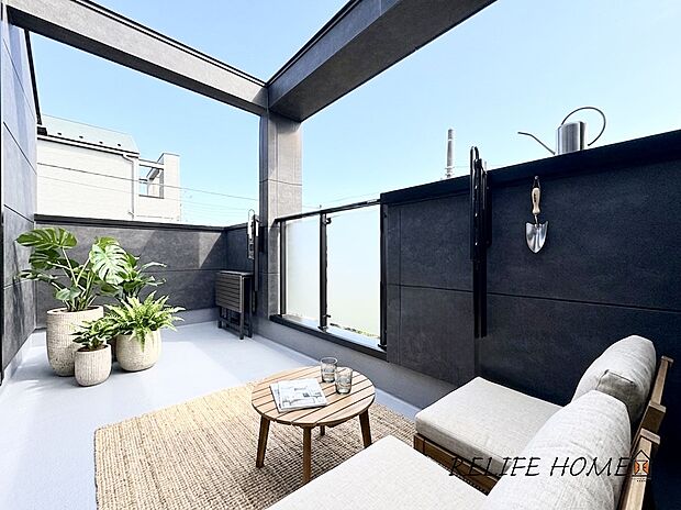 【バルコニー】■Balcony■  ※本画像はAIがCGで家具作成しており、実際の現地に家具は設置されておりません。（B号棟）