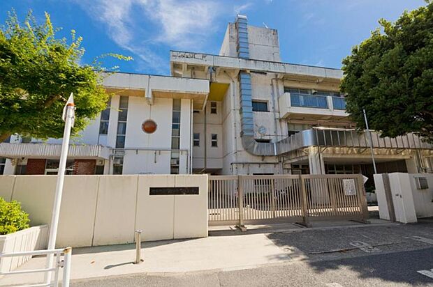 横浜市立岩崎小学校(約120m・徒歩2分)