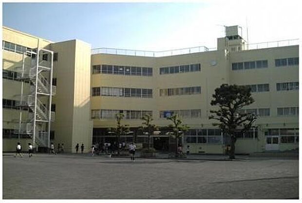 横浜市立上山小学校(約265m・徒歩4分)
