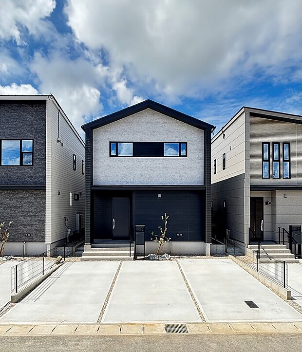 【No.7　外観パース】ブラックとグレーのカラーリングが、モダンでスタイリッシュな佇まいを演出する外観です。