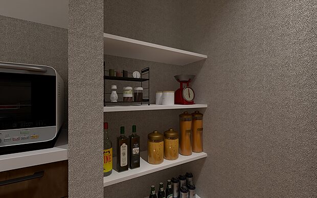 【パントリー】キッチン横には使い勝手の良いパントリー。棚の高さを調整でき、買い置きの食品や調理器具もたっぷり収納できます。