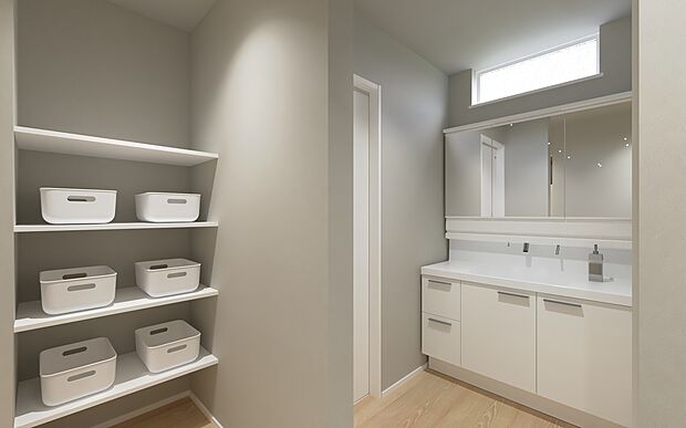 【No.1号棟 パントリーイメージ】キッチン・洗面室に隣接したパントリー。生活用品を一ヶ所にまとめられる便利な収納空間です。