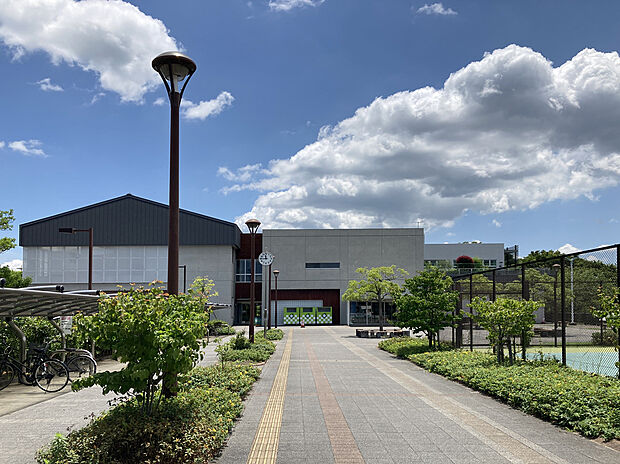 新池公園（約670m）