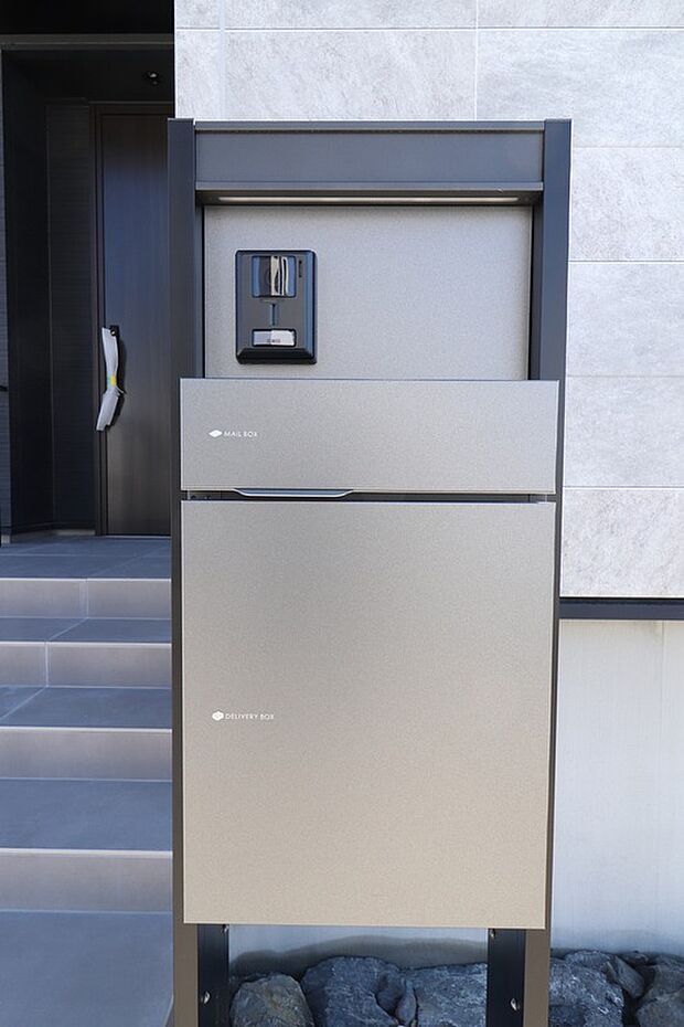 【宅配BOX】鍵付き宅配BOX完備。留守でも安心して宅配を受け取ることが出来ます。
