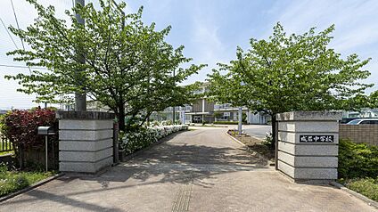 成岩中学校 450m(徒歩6分)