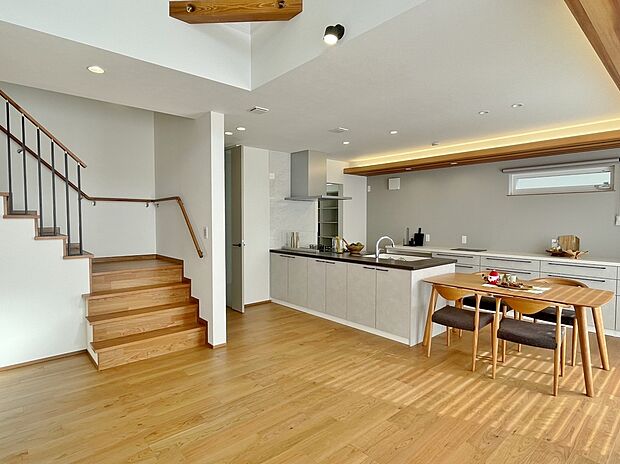 【リビング】南向きの明るいリビング