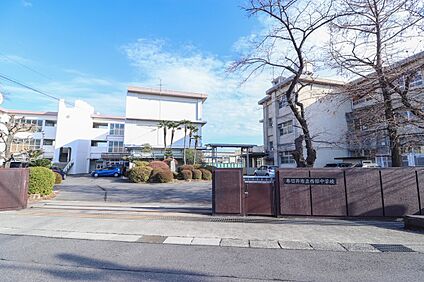 西部中学校 1360m(徒歩17分)