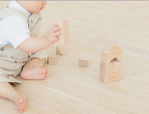 【■床暖房■】温水パイプを流れるお湯が、床からお部屋全体をムラなく温めます。足元から温められるので、冬場の乾燥が気になるお顔やノドにもやさしいです。(参考画像)