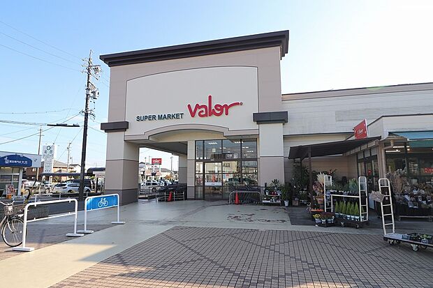バロー高蔵寺店(約1m)