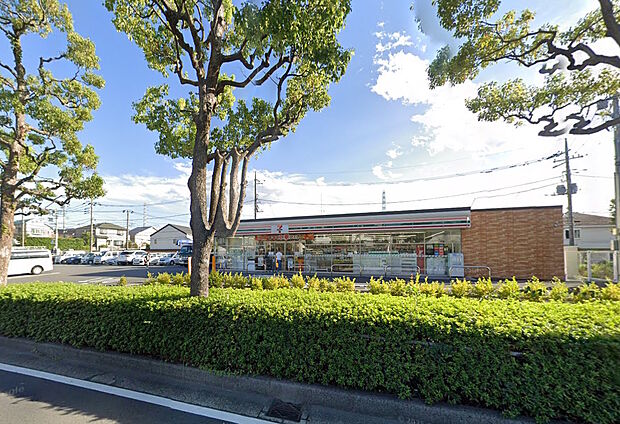 セブン-イレブン 横浜都筑桜並木店(約690m)